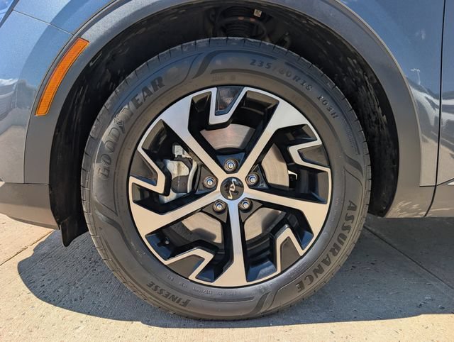 Used 2025 Kia Sportage EX FWD image 12