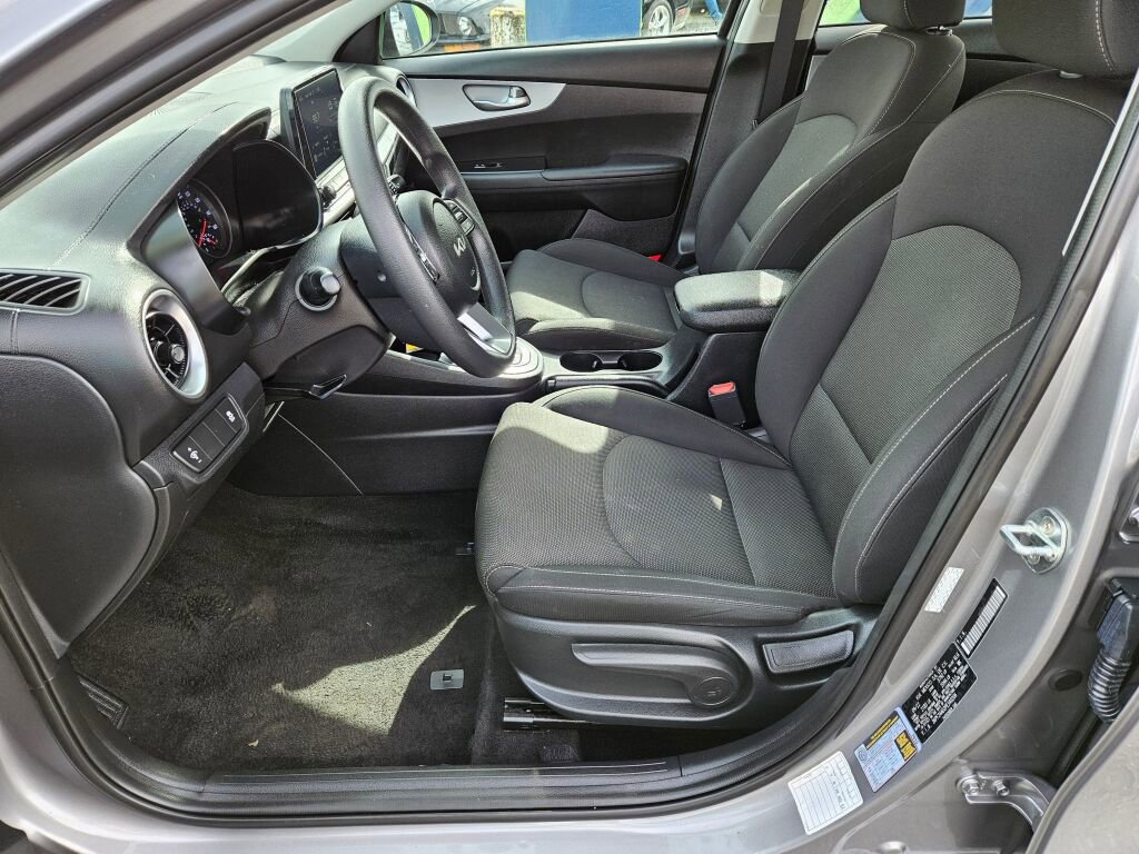 Used 2023 Kia Forte LXS FWD image 9