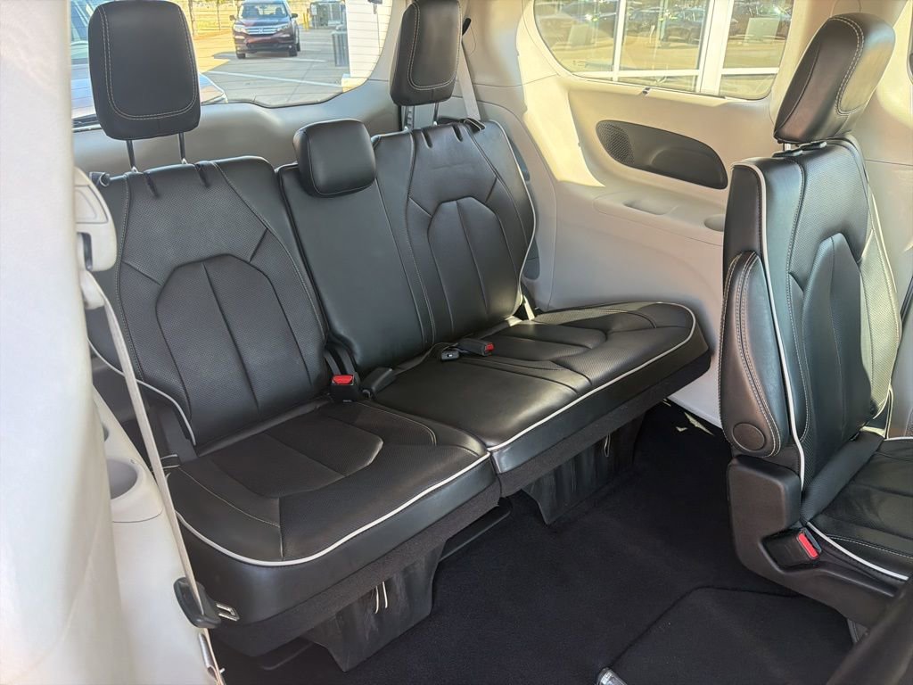 Used 2024 Chrysler Pacifica Limited image 24