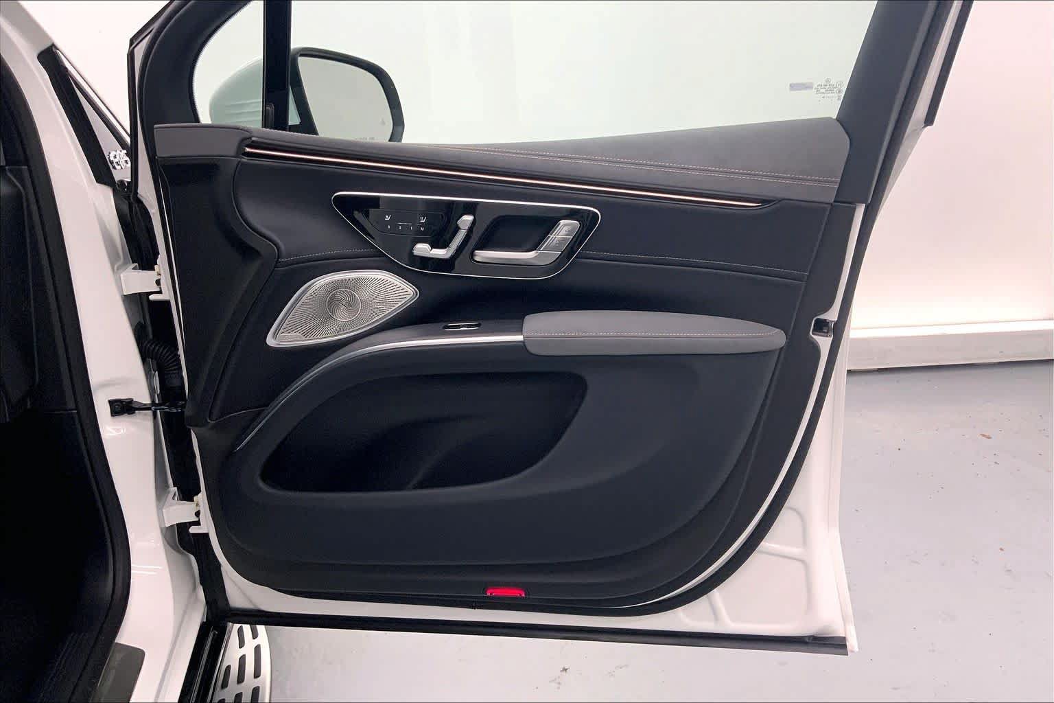 New 2027 Mercedes-Benz EQS 400 4MATIC SUV image 10