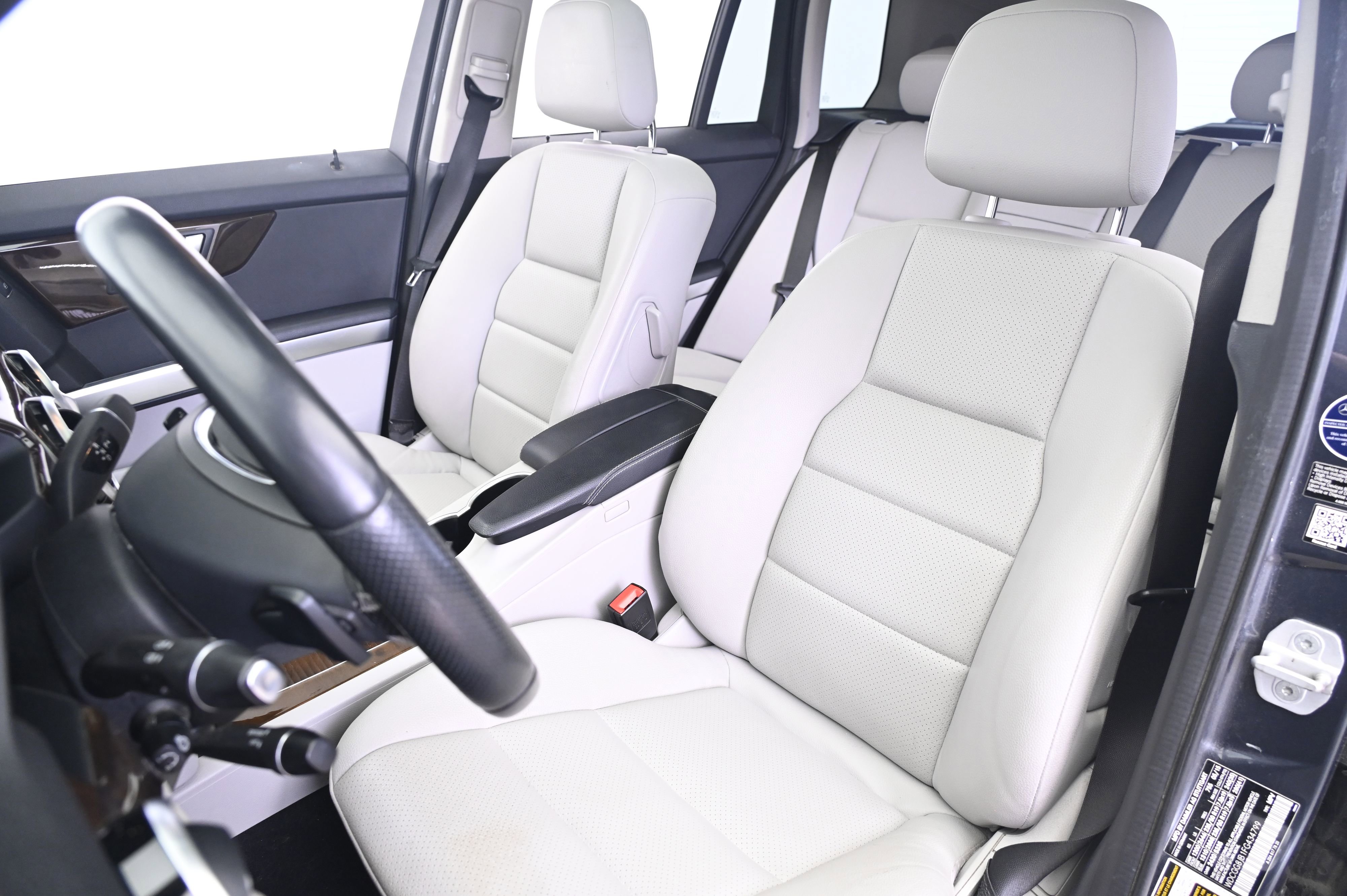 Used 2015 Mercedes-Benz GLK 350 4MATIC image 5