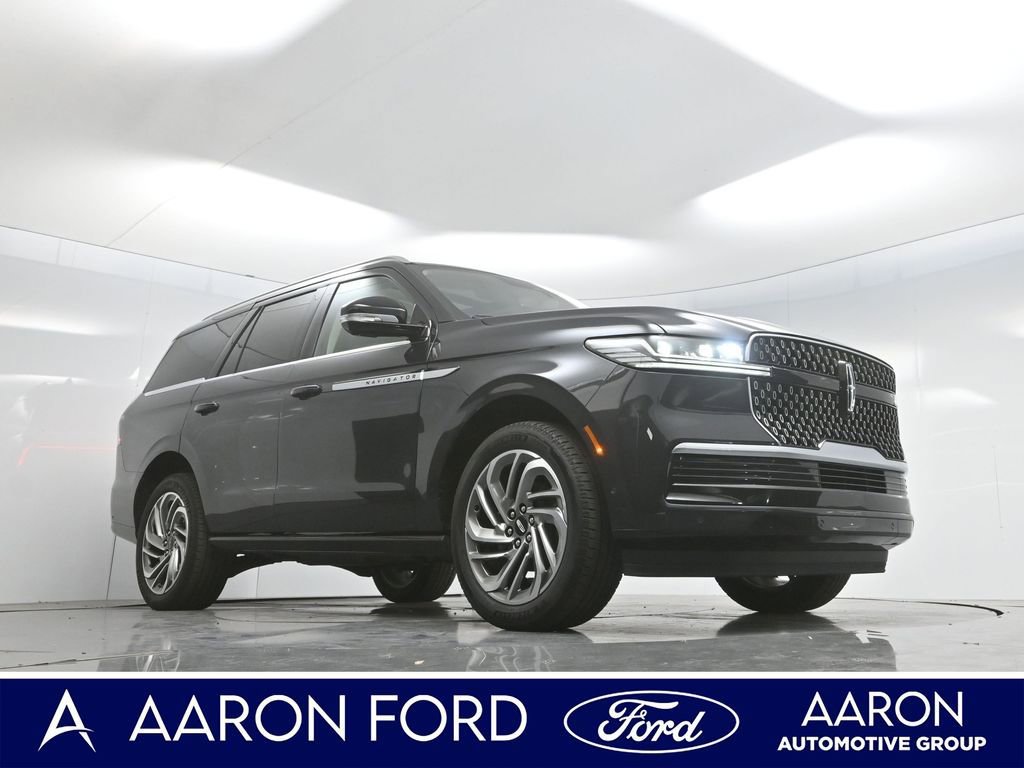 Used 2025 Lincoln Navigator Reserve AWD/4WD image 3