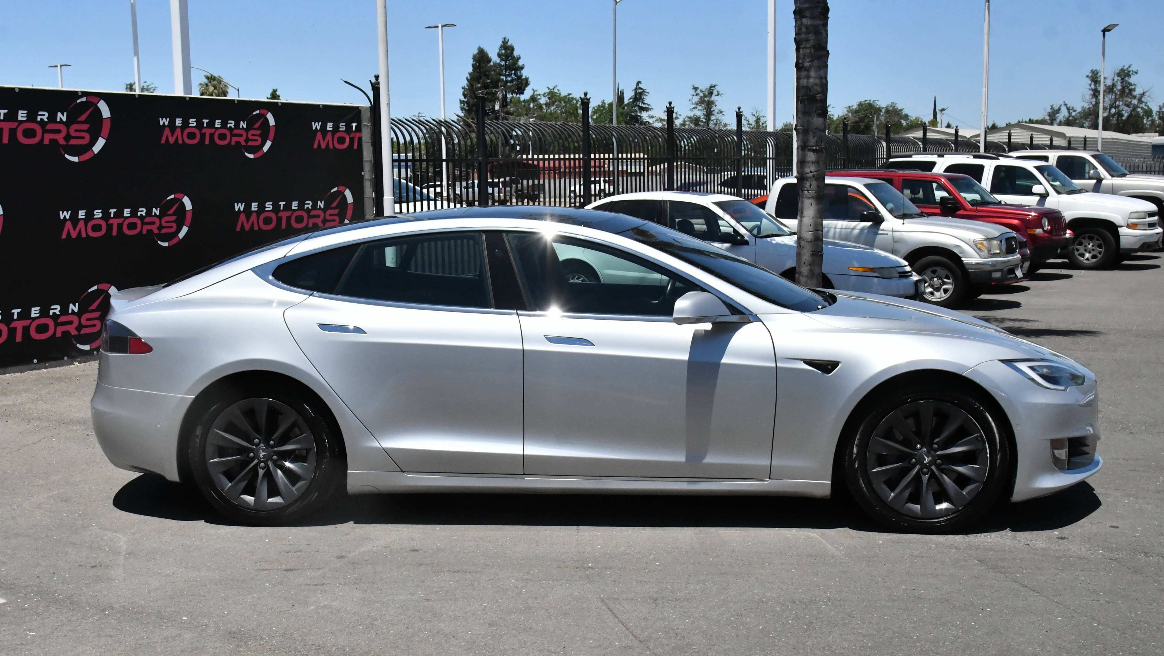 Used 2018 Tesla Model S 75D AWD/4WD image 9