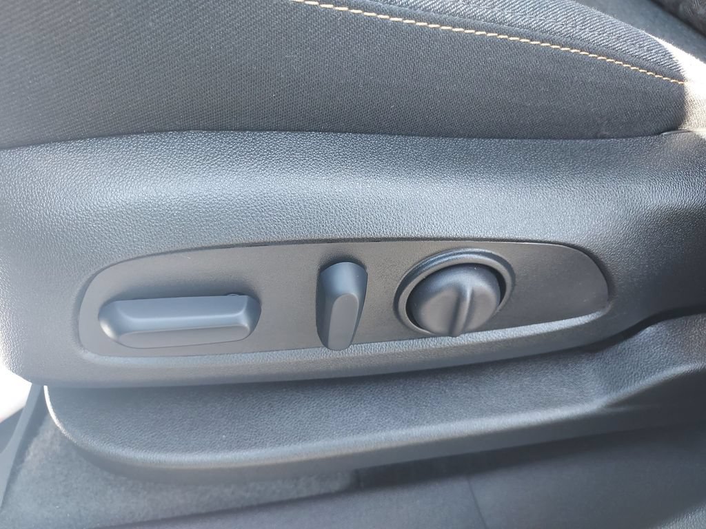 Used 2024 Chevrolet Equinox LT FWD image 18