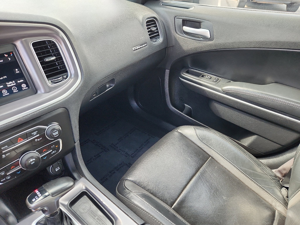 Used 2019 Dodge Charger SXT w/ Leather Interior Group RWD image 30
