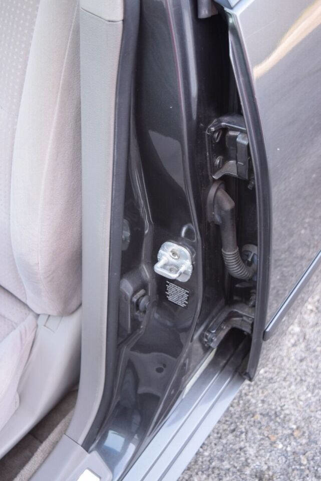 Used 2005 Nissan Maxima 3.5 SE image 25