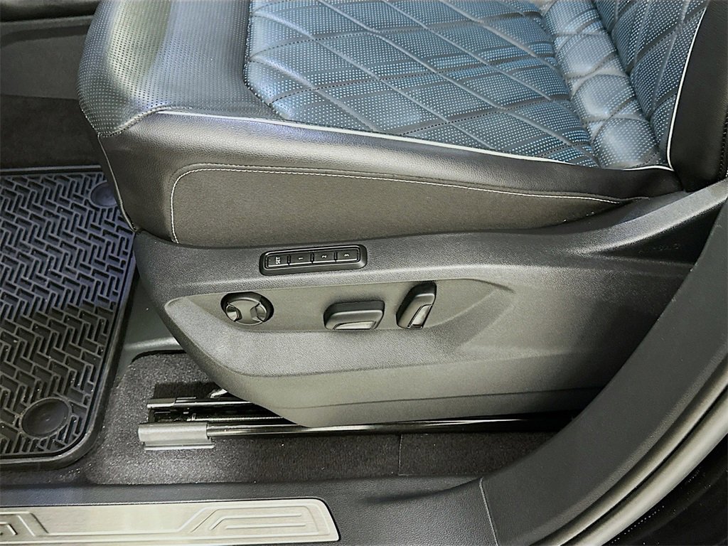 Used 2024 Volkswagen Atlas Cross Sport SEL Premium R-Line image 10