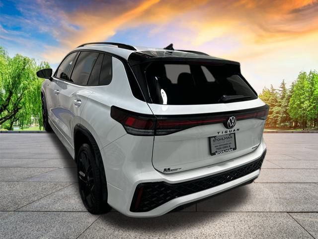 Certified 2025 Volkswagen Tiguan SE R-Line image 6