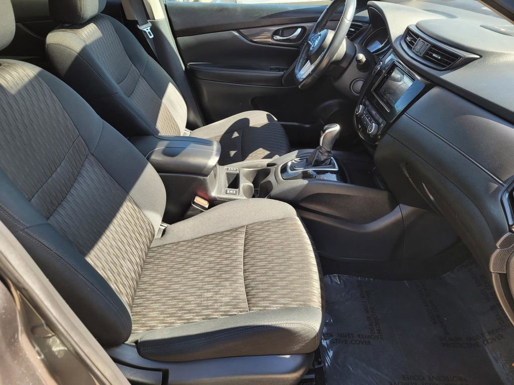 Used 2018 Nissan Rogue SV w/ Sun & Sound Touring Package image 10