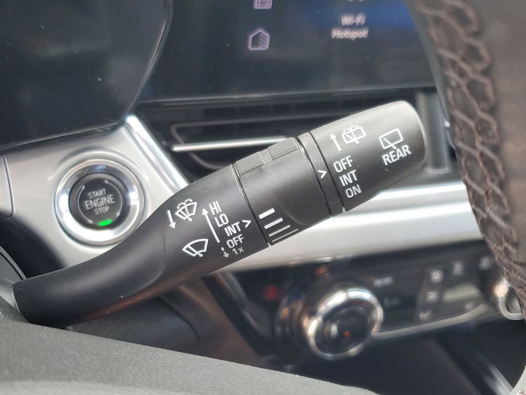 Used 2025 Chevrolet Trax LT w/ Driver Confidence Package image 28