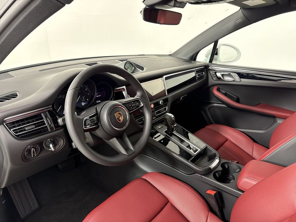 New 2026 Porsche Macan AWD/4WD image 4