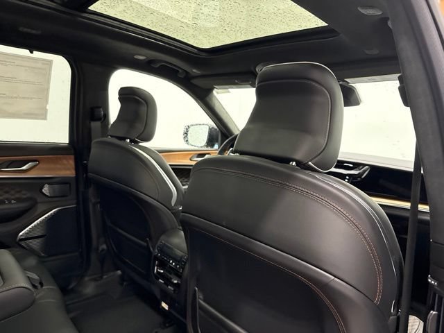 New 2026 Jeep Grand Cherokee Summit AWD/4WD image 14
