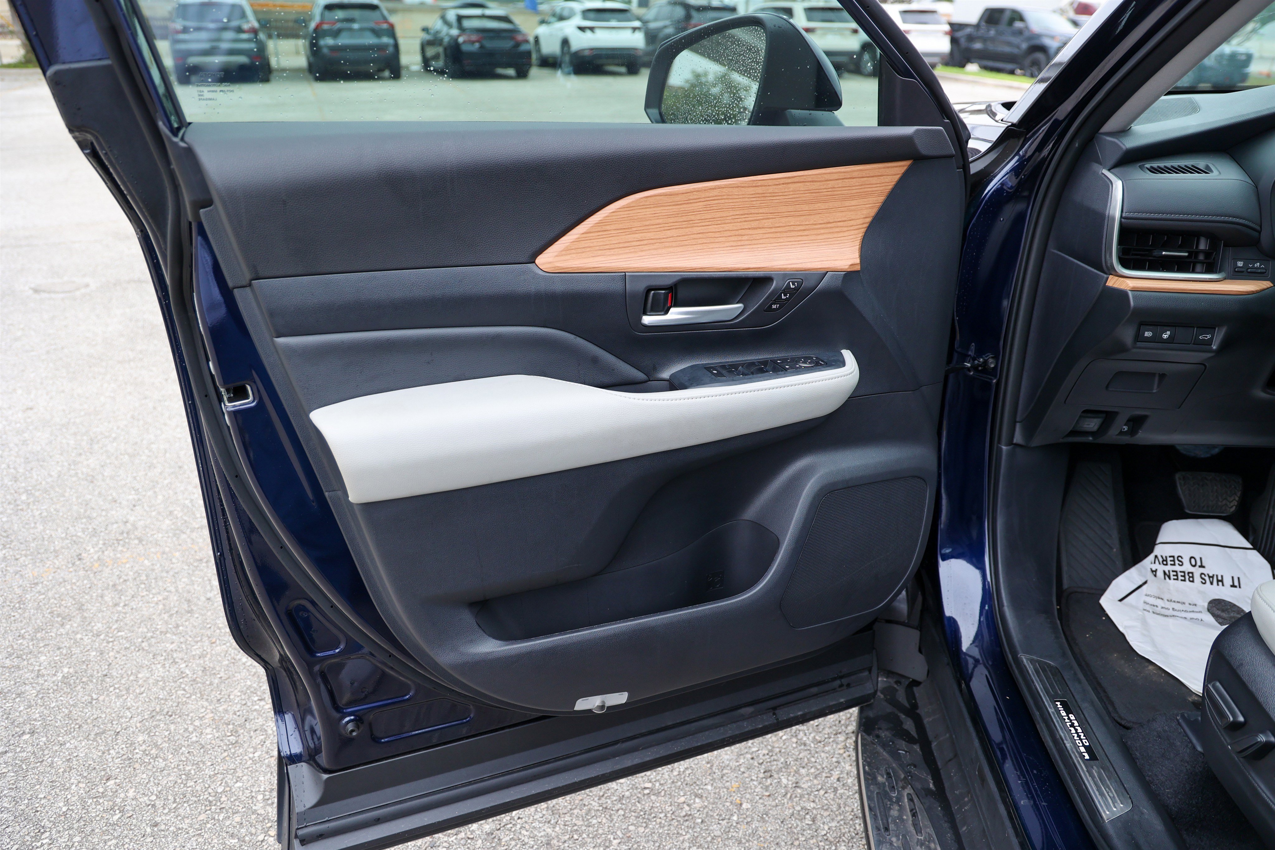 Certified 2025 Toyota Grand Highlander FWD image 34