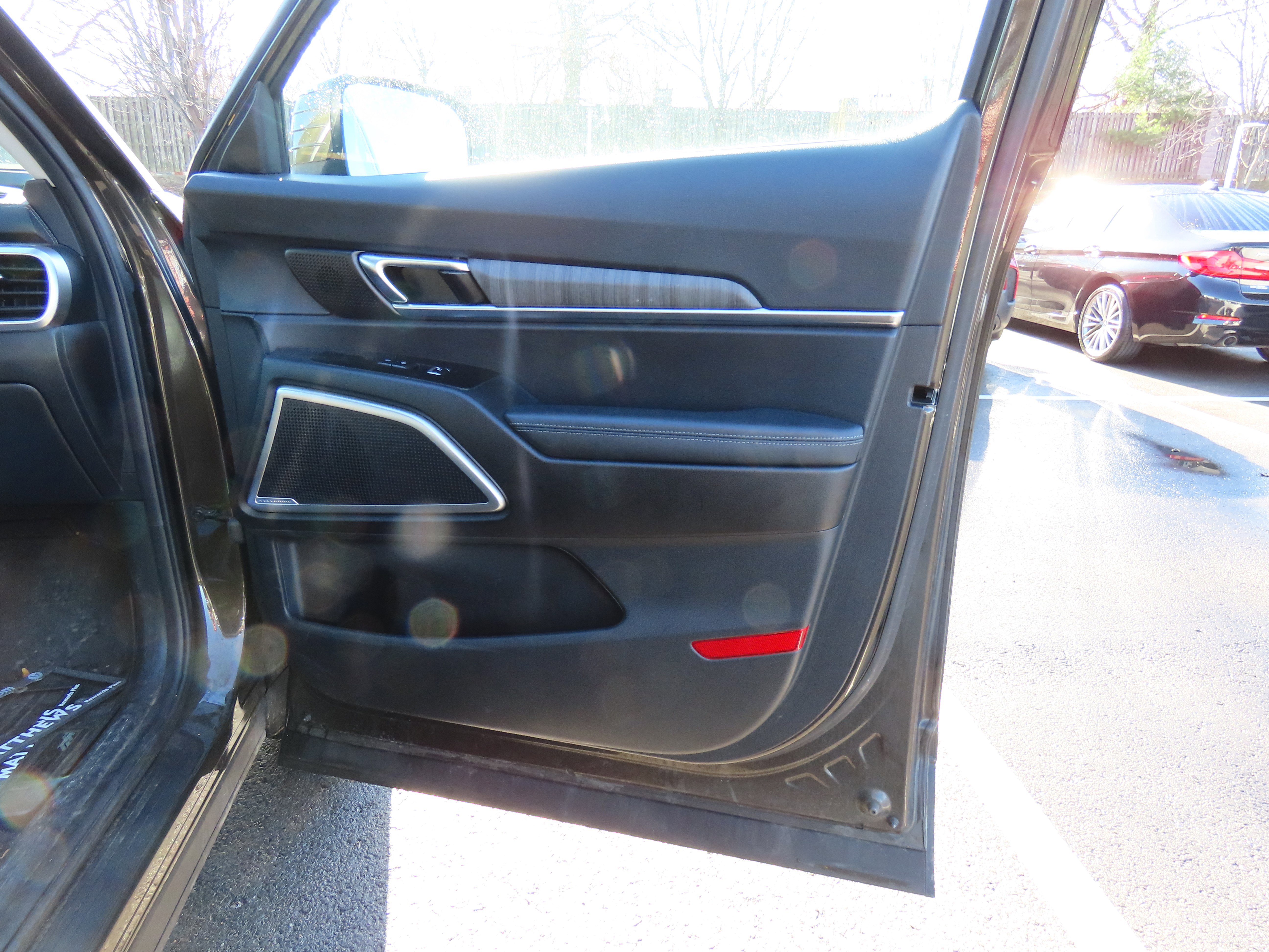 Used 2023 Kia Telluride EX w/ EX Captain's Chair Package image 9