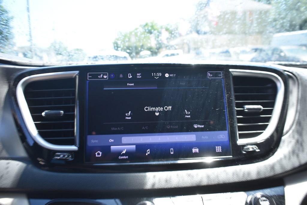 Used 2024 Chrysler Pacifica Touring-L FWD image 18