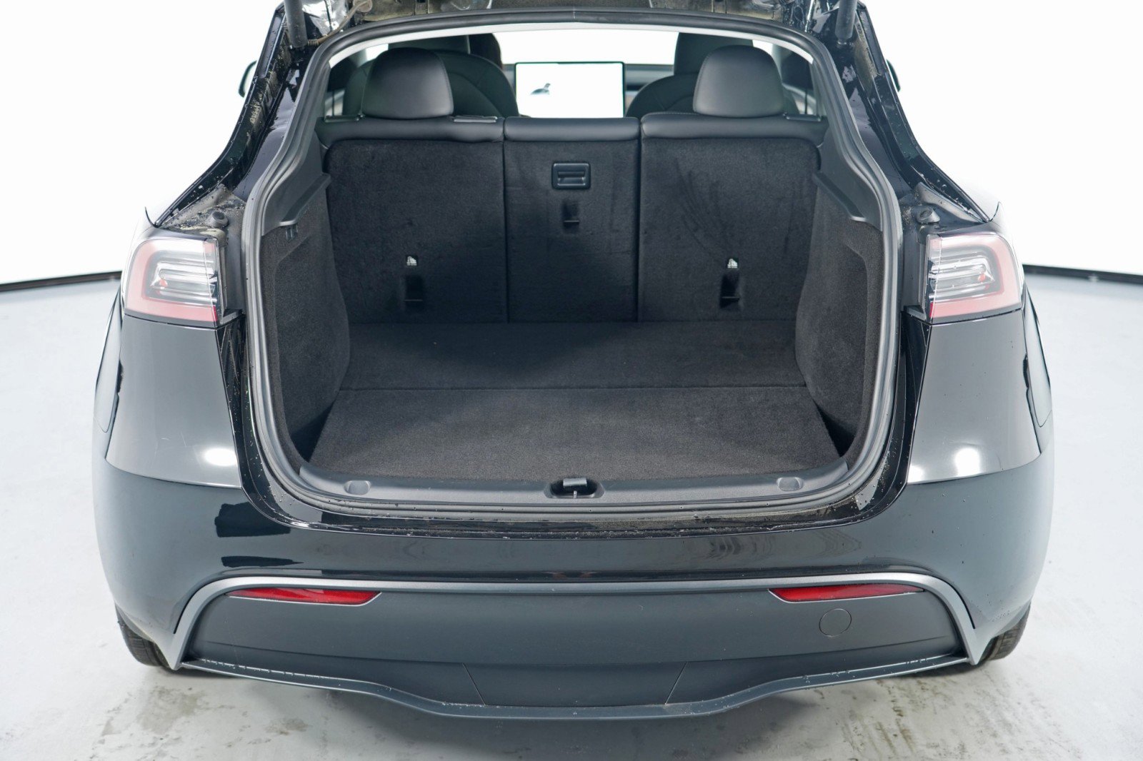 Used 2024 Tesla Model Y 2WD image 10