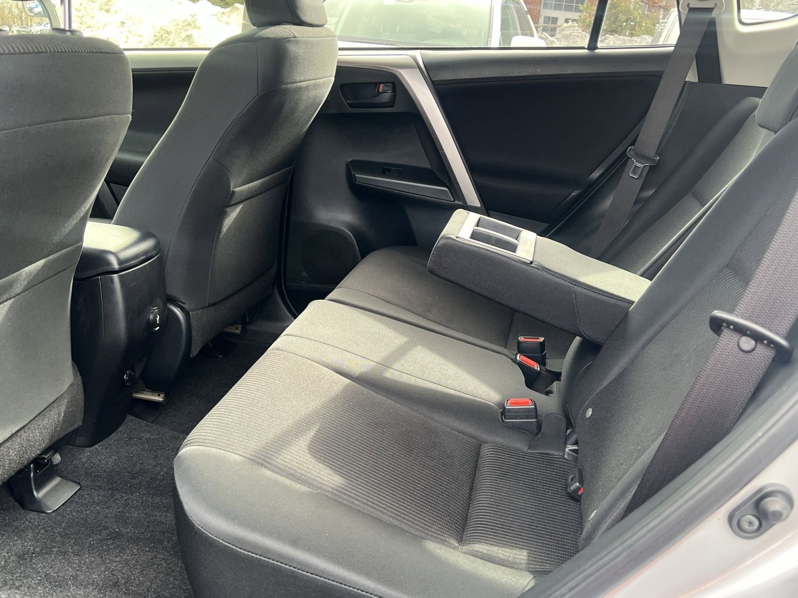 Used 2018 Toyota RAV4 LE image 23