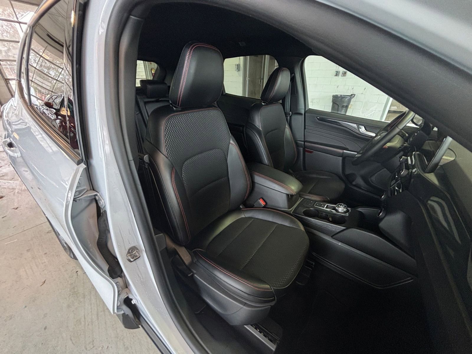 Used 2025 Ford Escape ST-Line image 40