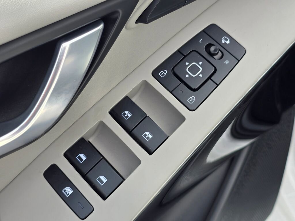 Used 2024 Kia Niro Wave w/ Wave Preserve Package image 24
