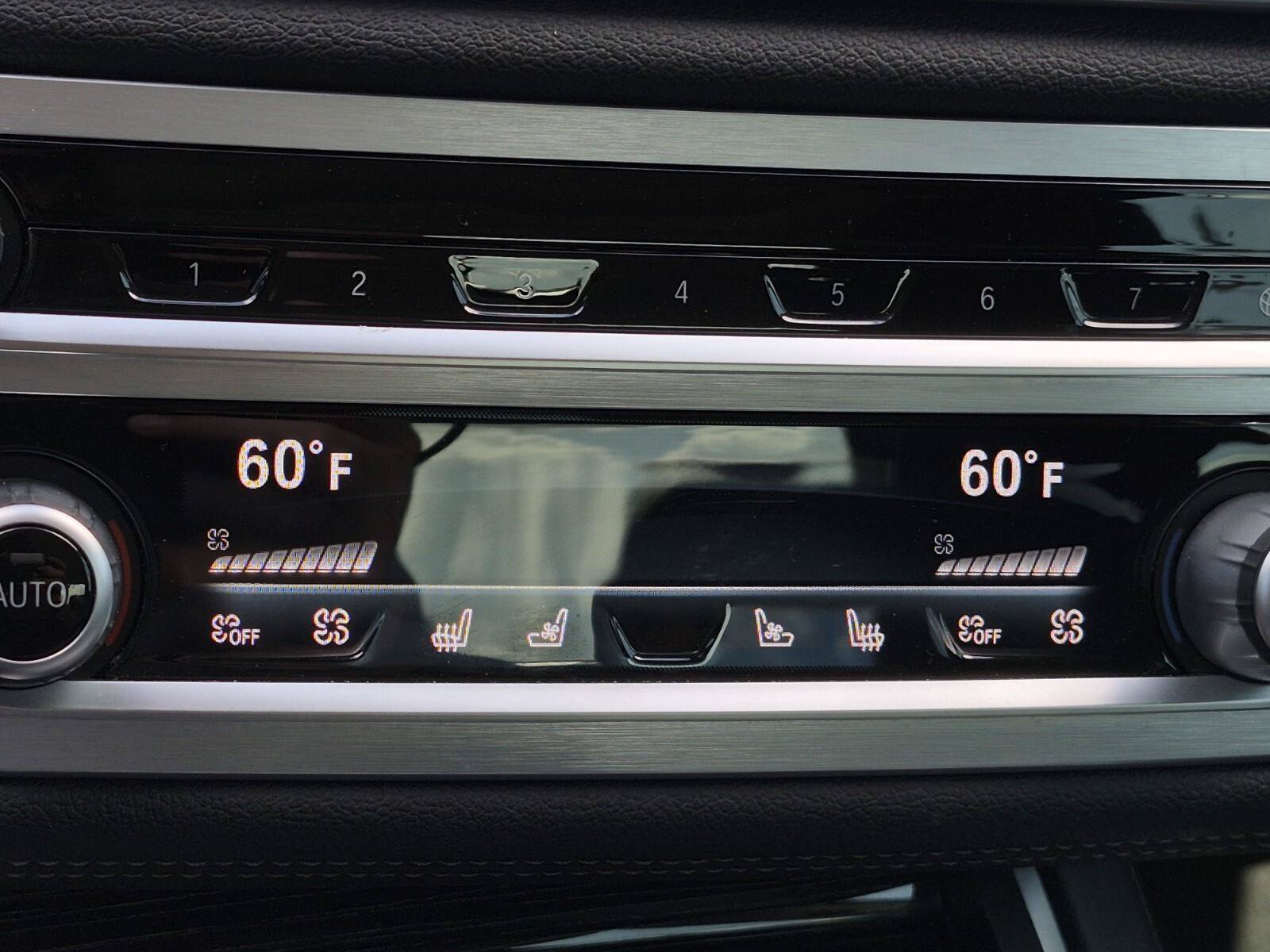 Used 2022 BMW 740i w/ Premium Package RWD image 38