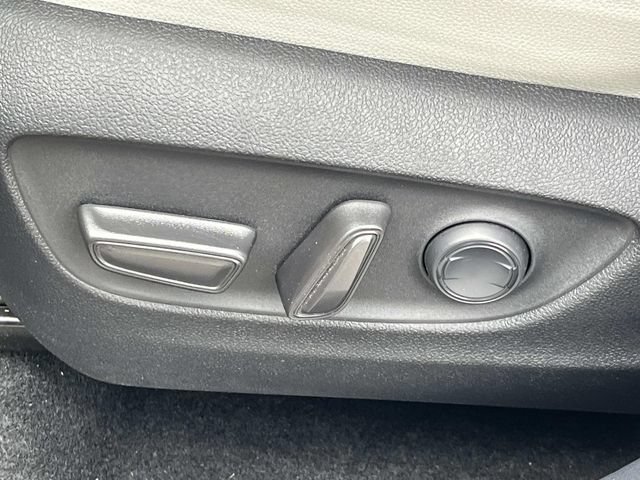 Used 2024 Toyota Grand Highlander AWD image 32