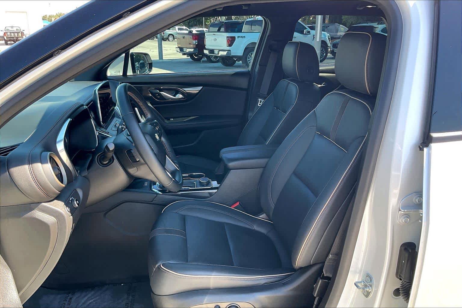 Used 2023 Chevrolet Blazer Premier w/ Driver Confidence II Package FWD image 9