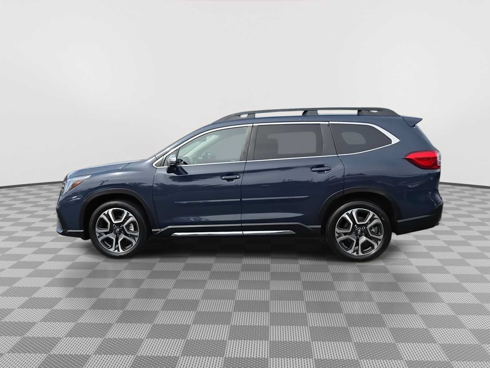 Used 2023 Subaru Ascent Limited w/ Technology Package AWD/4WD image 5