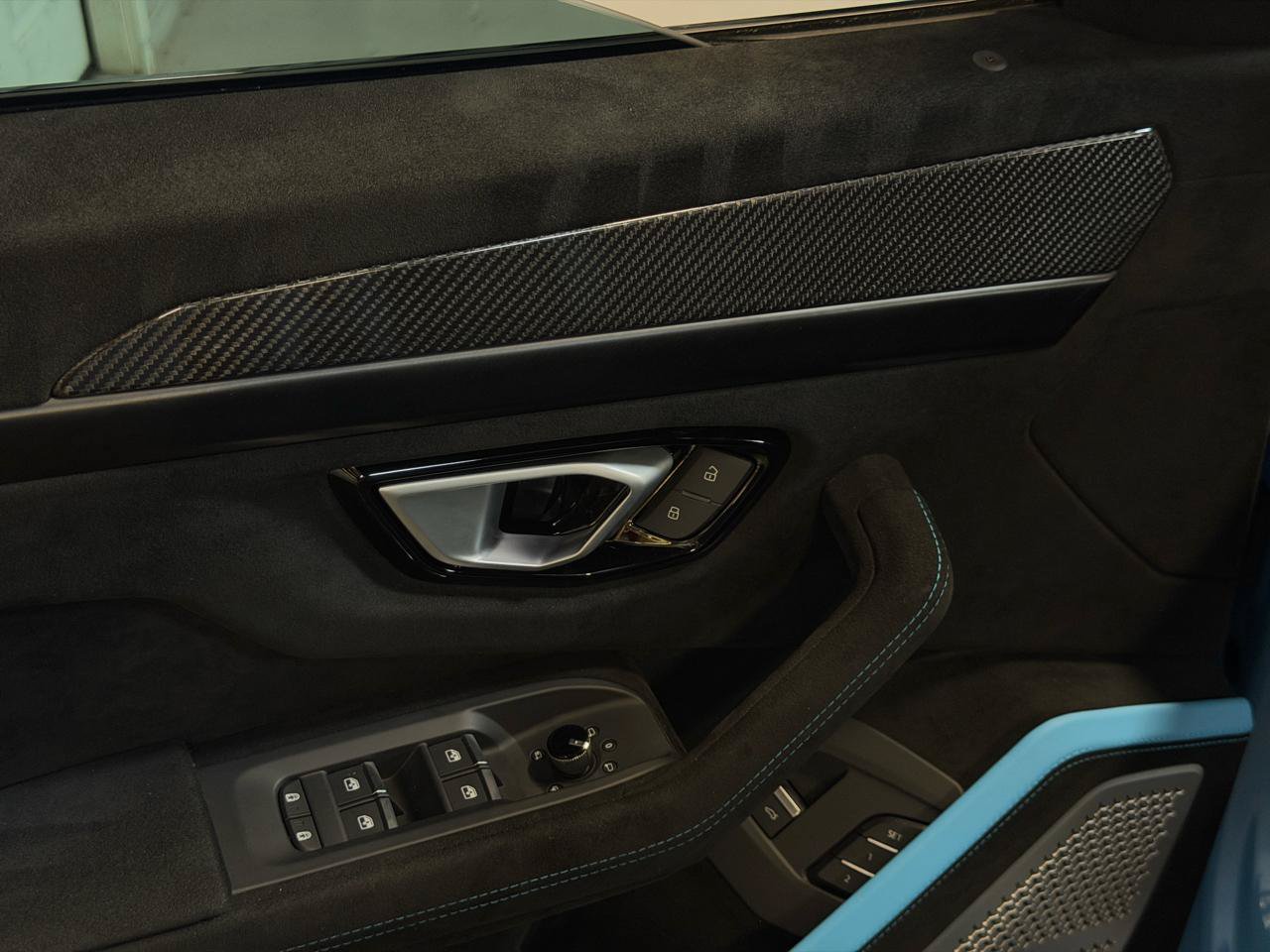 Used 2024 Lamborghini Urus Performante AWD/4WD image 28