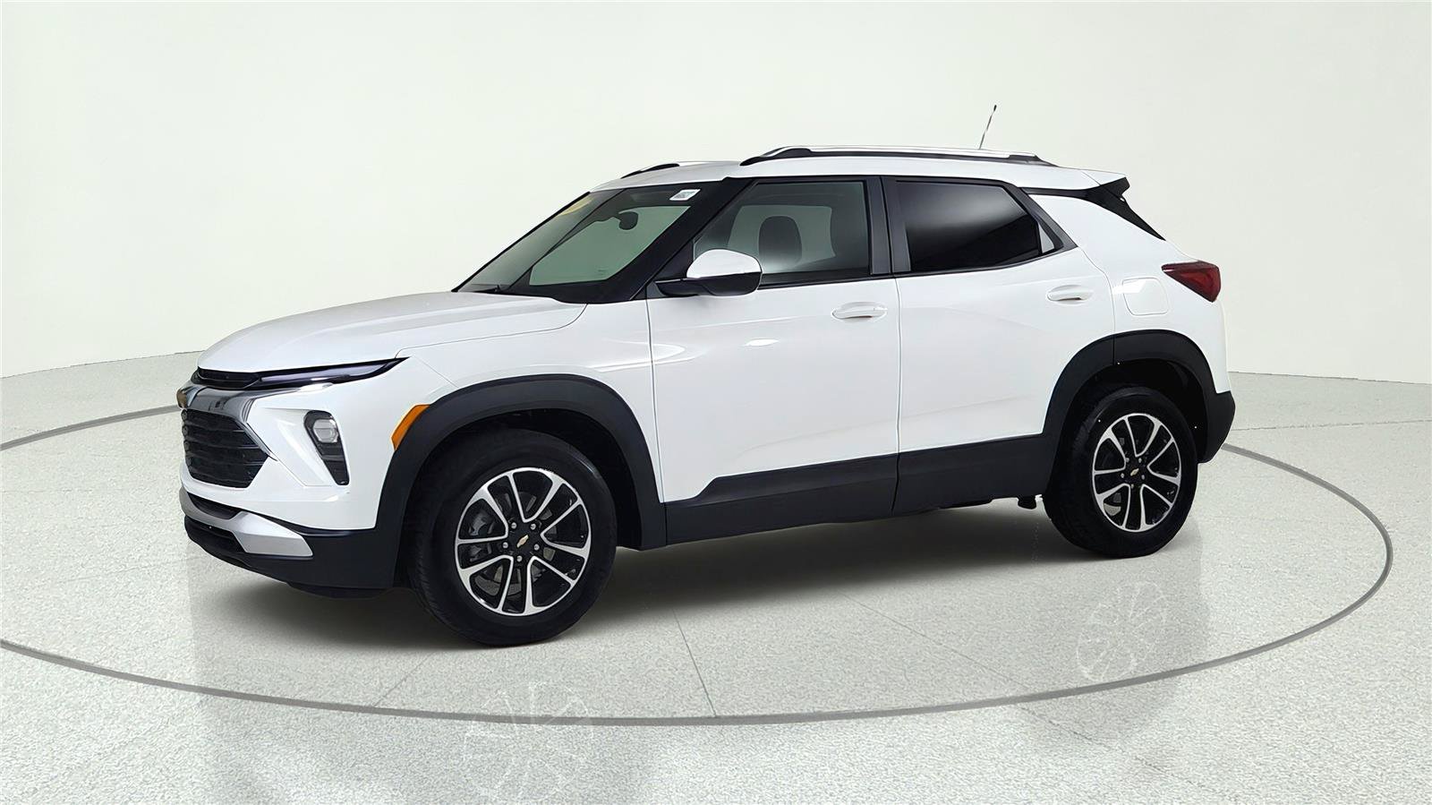 Used 2025 Chevrolet TrailBlazer LT FWD image 3