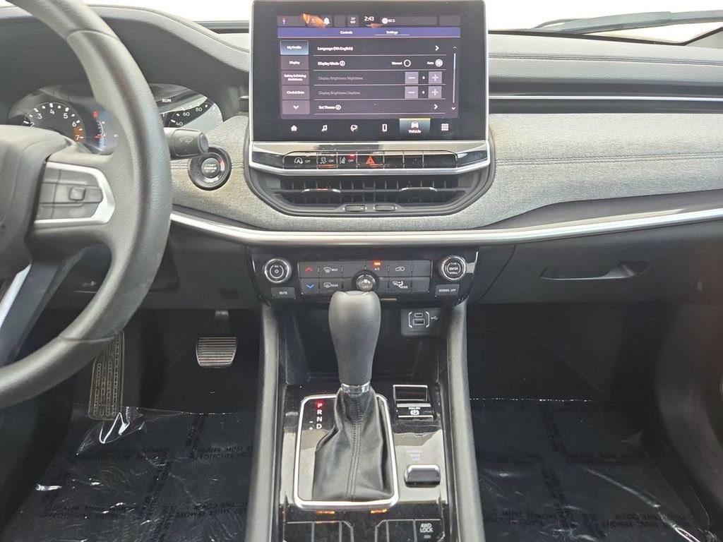 Used 2023 Jeep Compass Sport image 11