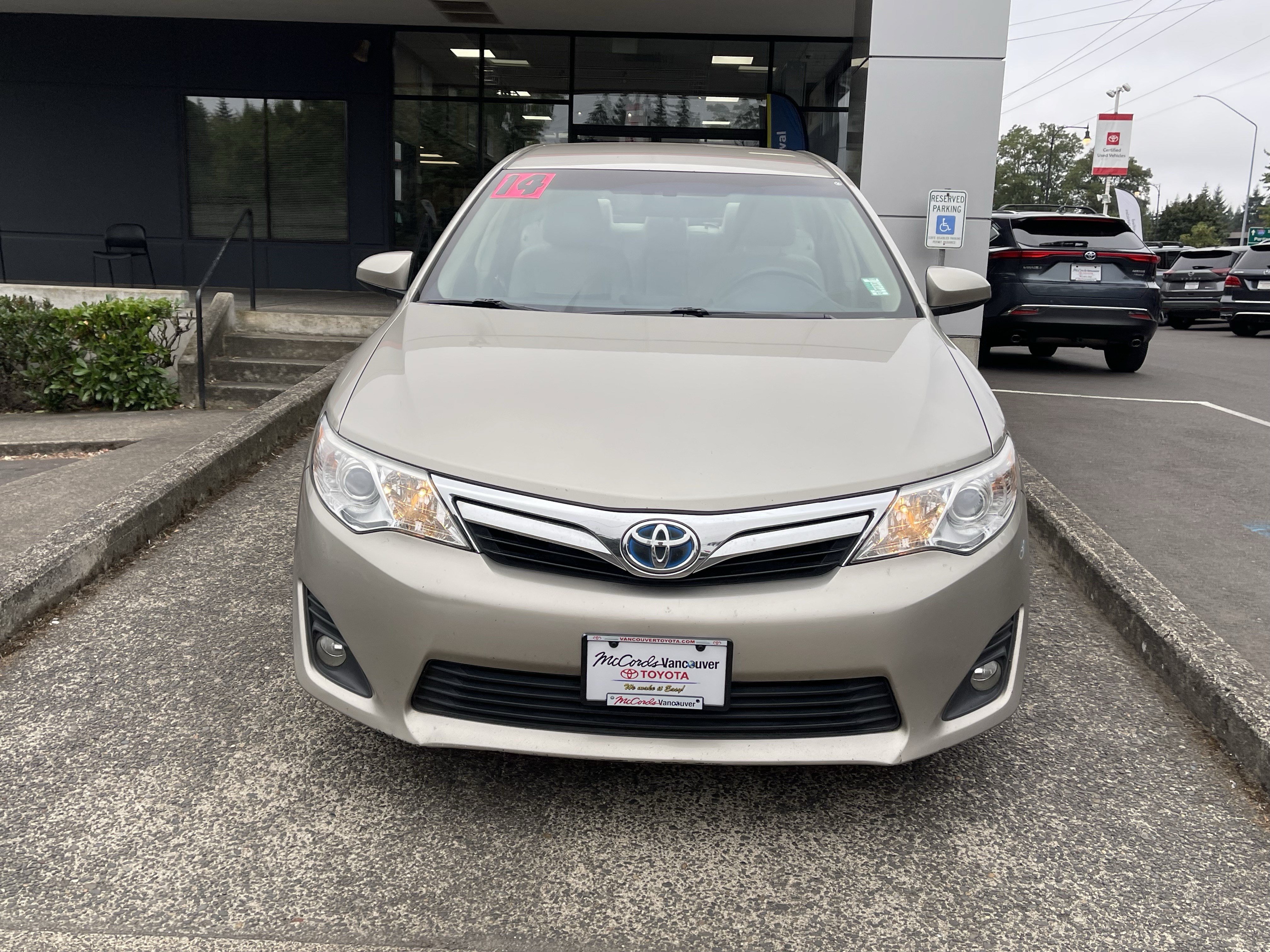 Used 2014 Toyota Camry LE FWD image 2