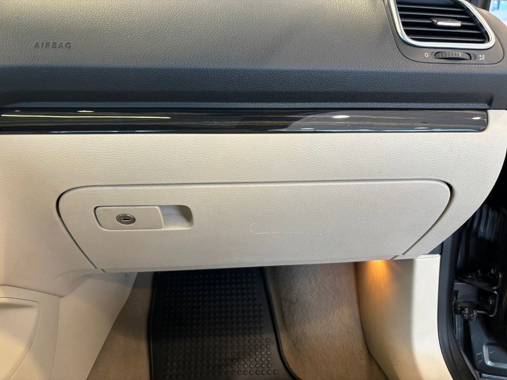 Used 2015 Volkswagen Eos Executive image 37