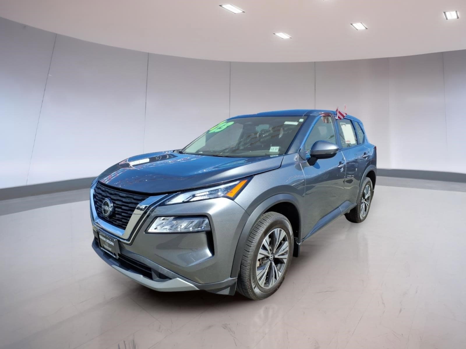 Used 2023 Nissan Rogue SV AWD/4WD image 2