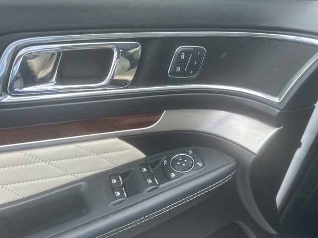 Used 2018 Ford Explorer Platinum AWD/4WD image 5