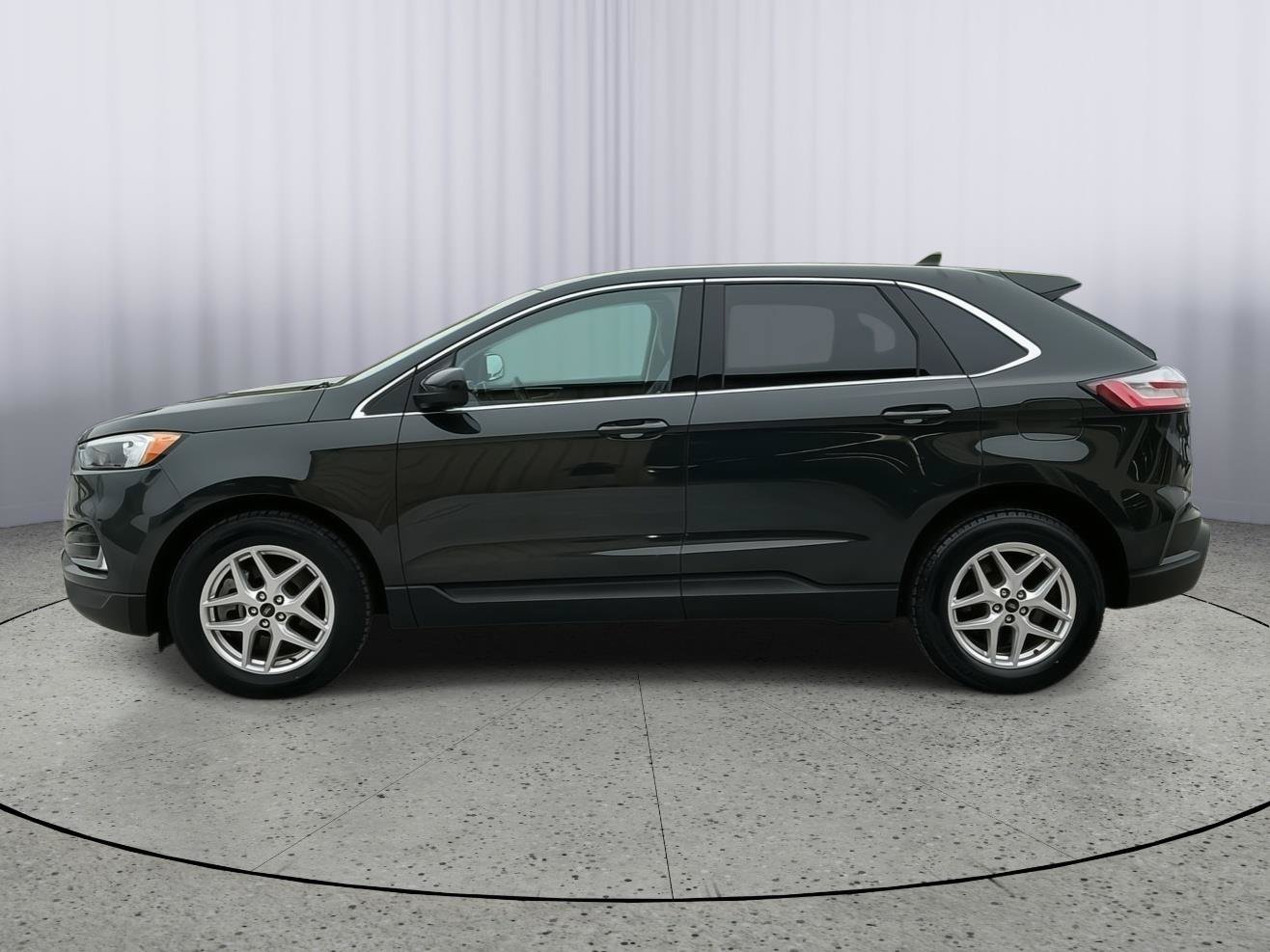 Used 2023 Ford Edge SEL w/ Convenience Package AWD/4WD image 2