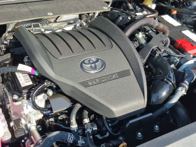 Used 2025 Toyota Highlander XLE FWD image 25