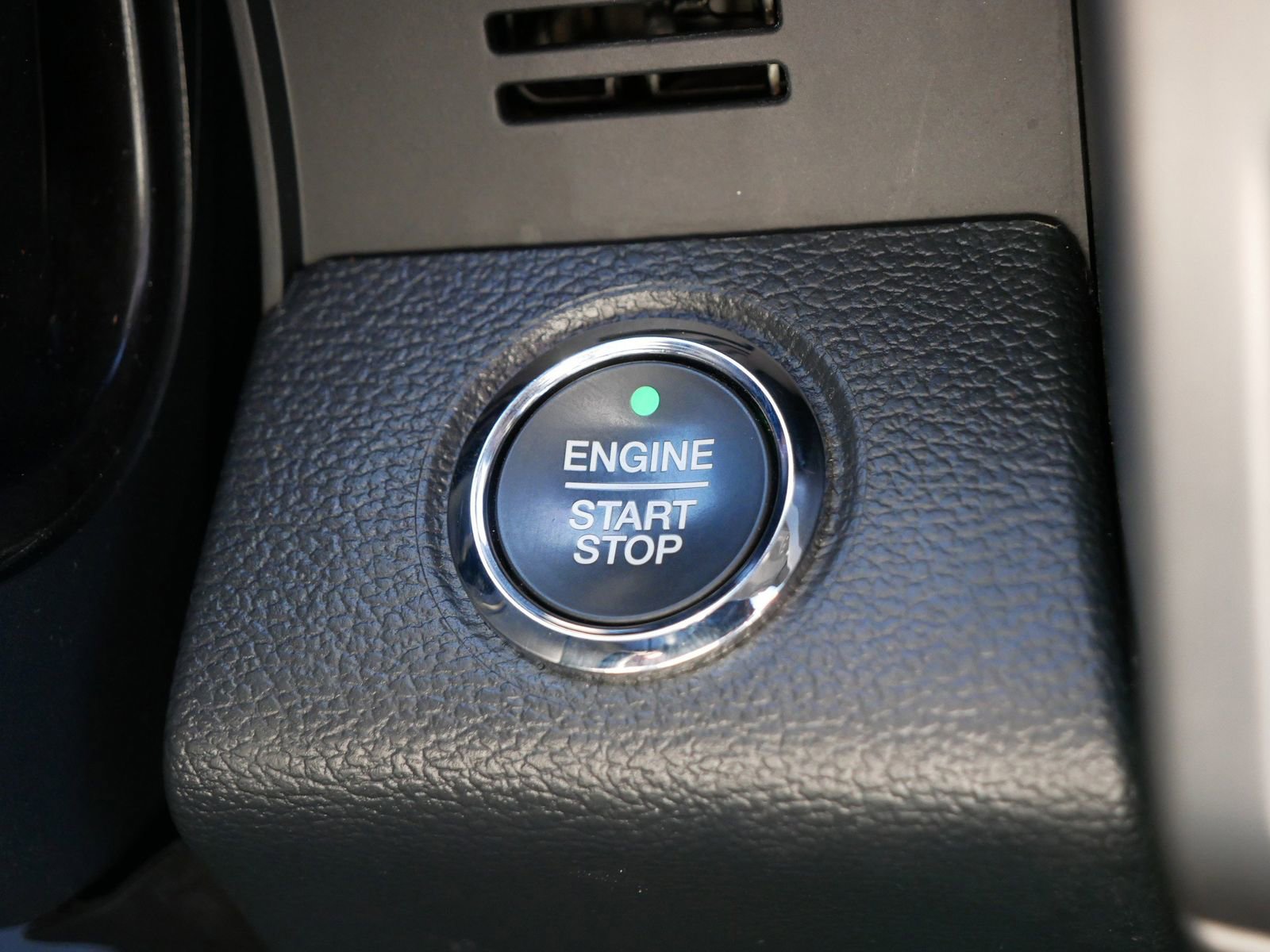 Certified 2022 Ford F250 Platinum w/ FX4 Off-Road Package image 32