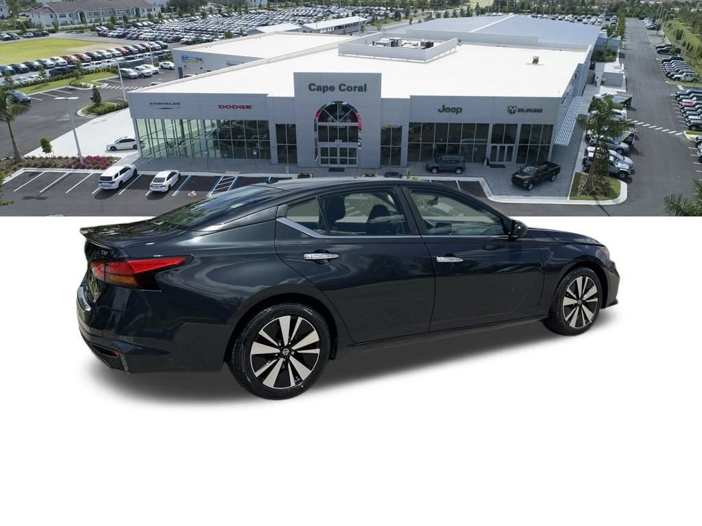 Used 2022 Nissan Altima 2.5 SV FWD image 5