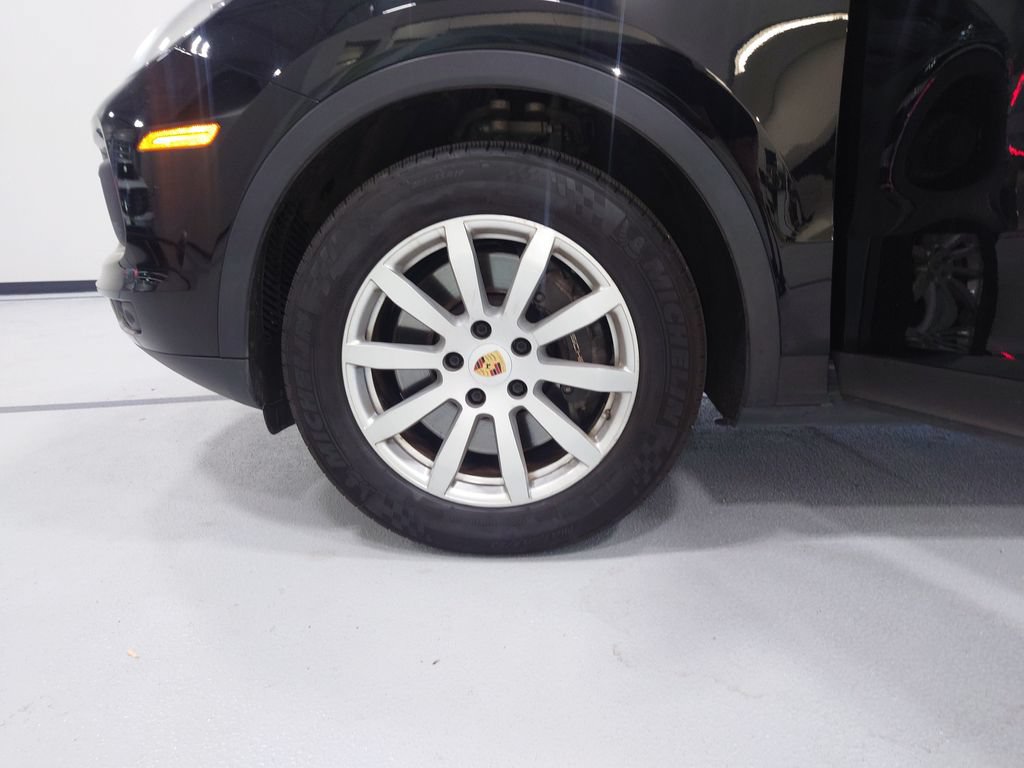 Used 2021 Porsche Cayenne AWD/4WD image 25