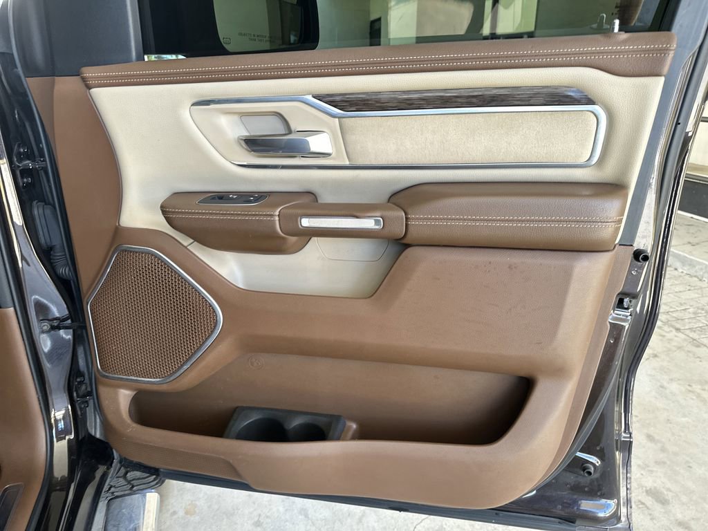 Used 2019 RAM 1500 Laramie AWD/4WD image 34