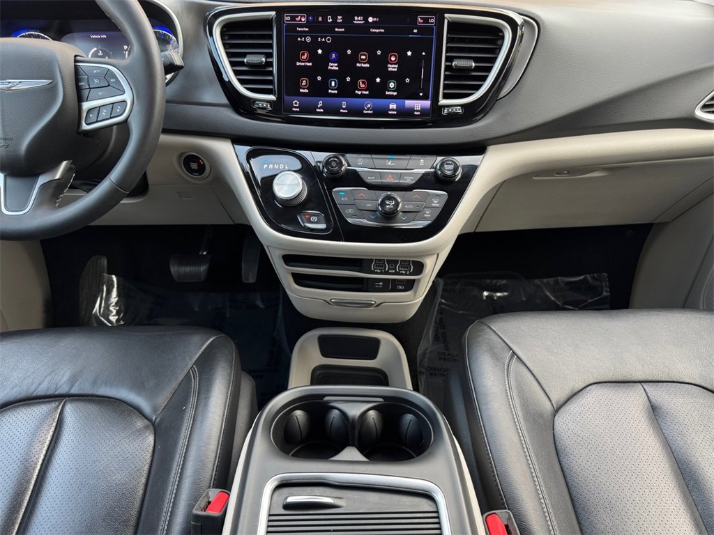 Used 2022 Chrysler Pacifica Touring-L image 26