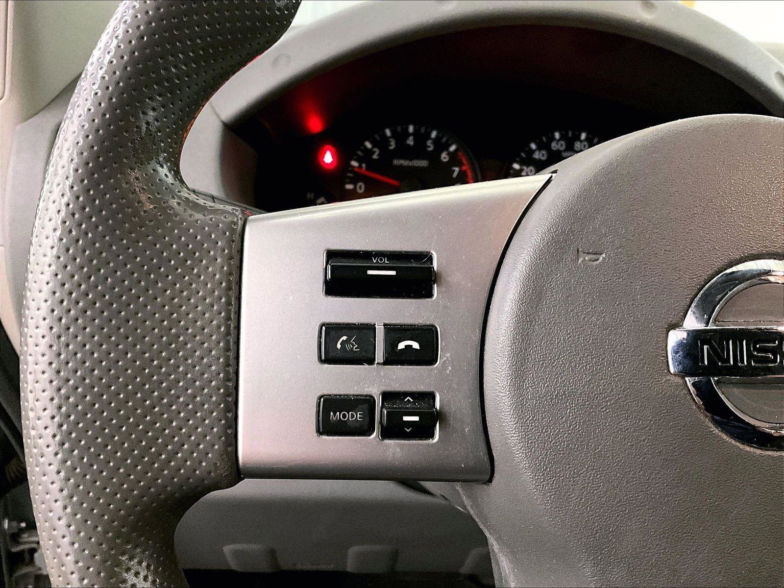 Used 2015 Nissan Frontier SV image 18