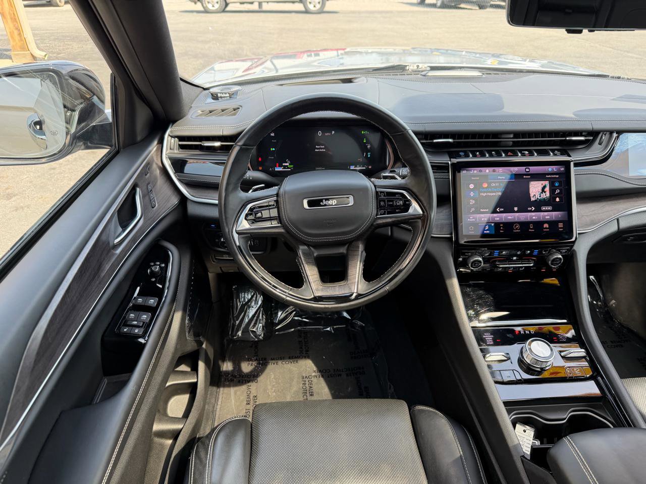 Used 2022 Jeep Grand Cherokee Overland w/ Advanced Protech Group III image 15