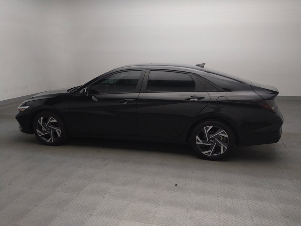 Used 2025 Hyundai Elantra SEL FWD image 3