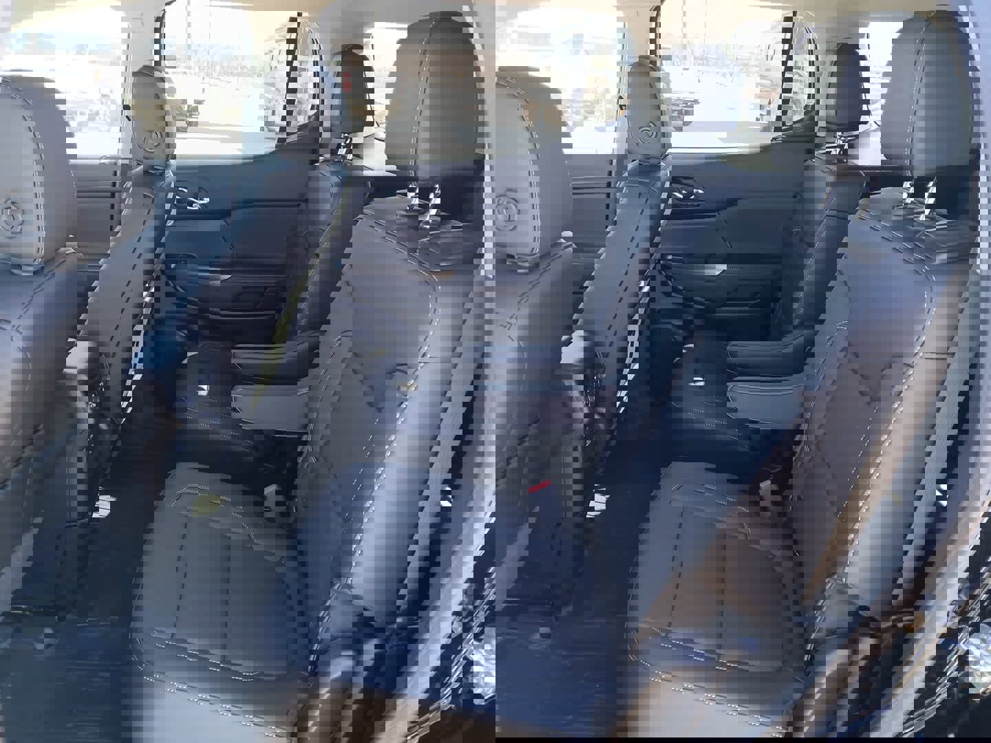 Used 2023 GMC Acadia SLT w/ Preferred Package image 39