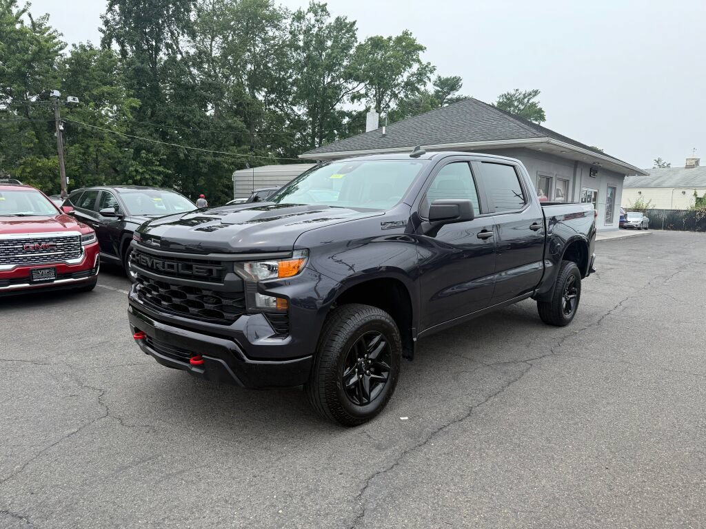 Used 2024 Chevrolet Silverado 1500 Custom Trail Boss w/ LPO, Dark Essentials Package AWD/4WD image 3