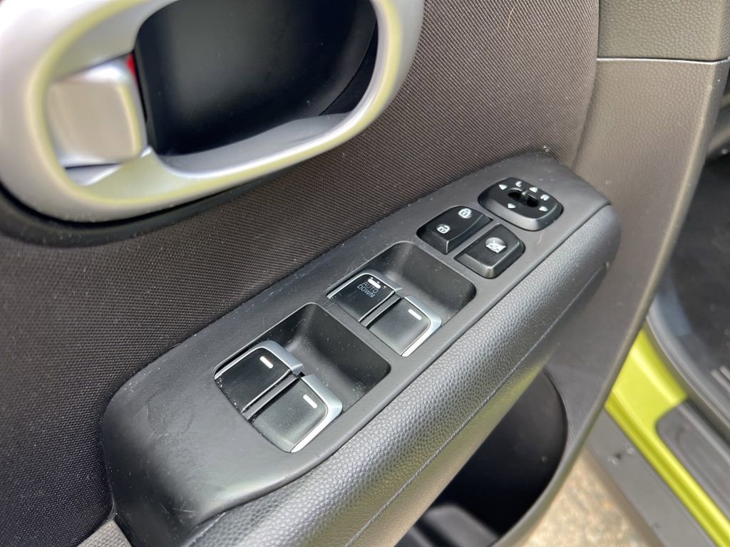 Used 2019 Kia Soul image 11