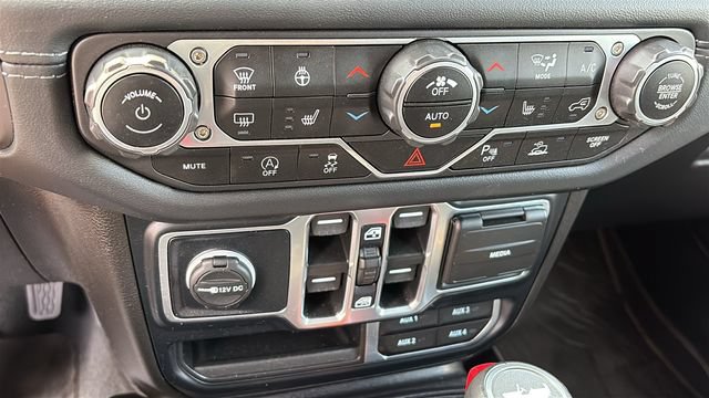 Used 2024 Jeep Wrangler Unlimited Sahara w/ Technology Group AWD/4WD image 16