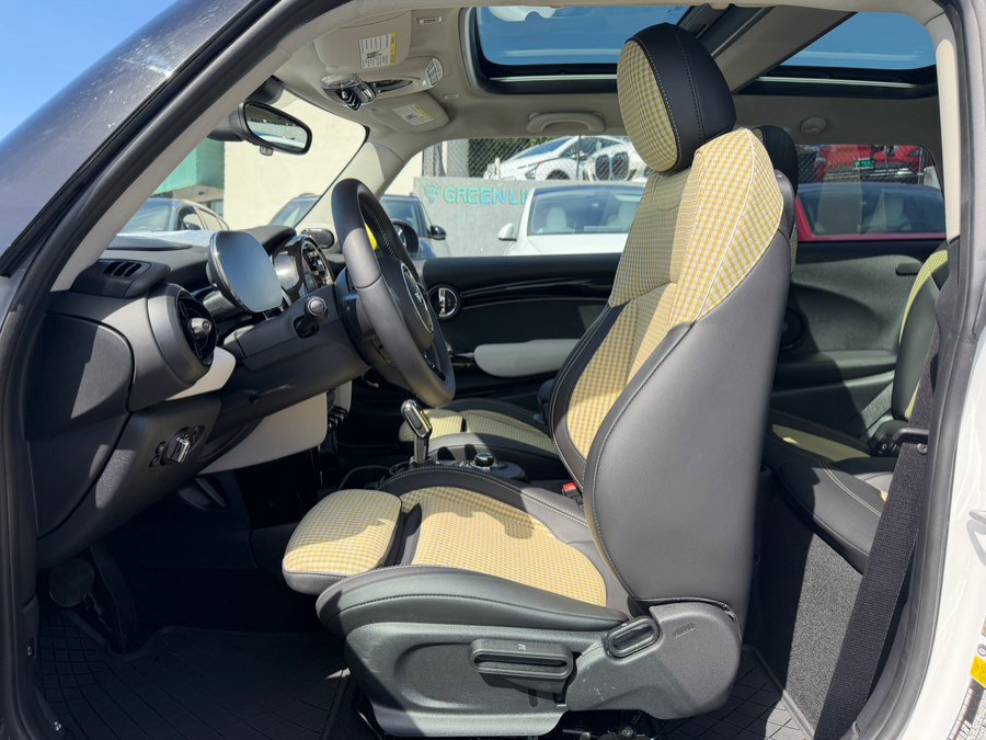 Used 2023 MINI Cooper SE image 11