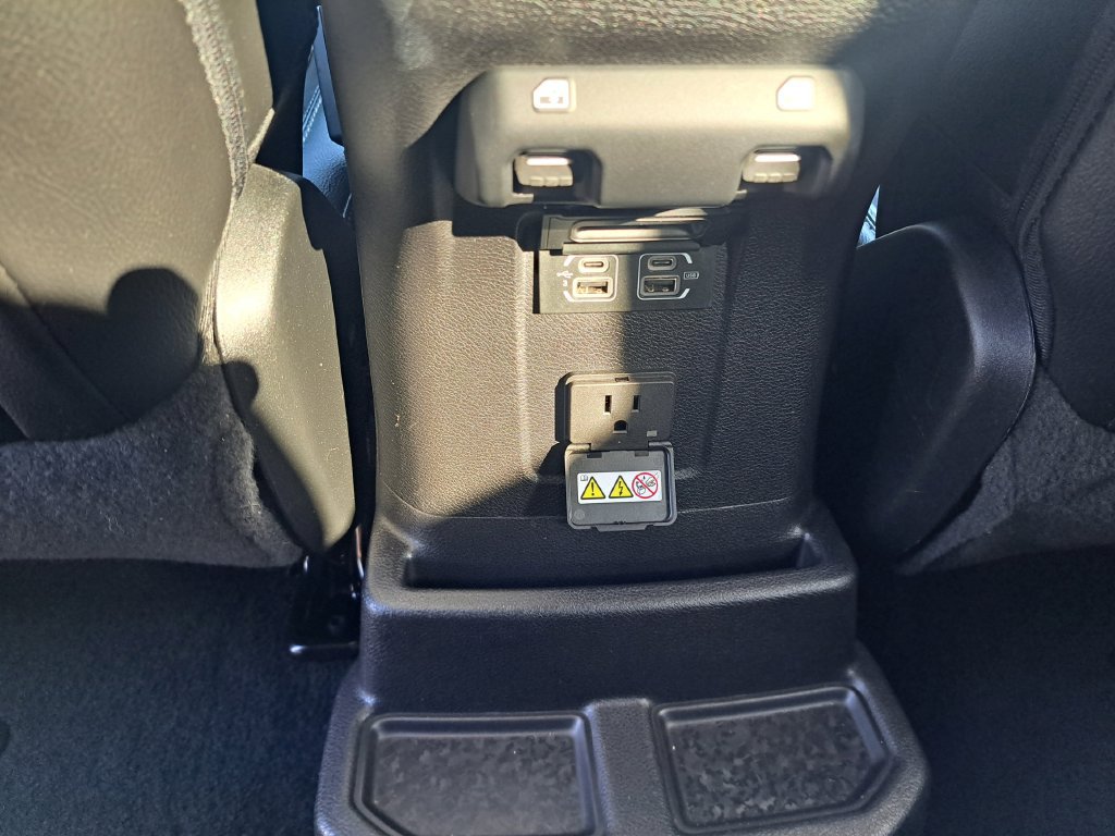 Used 2019 Jeep Wrangler Unlimited Sahara AWD/4WD image 28